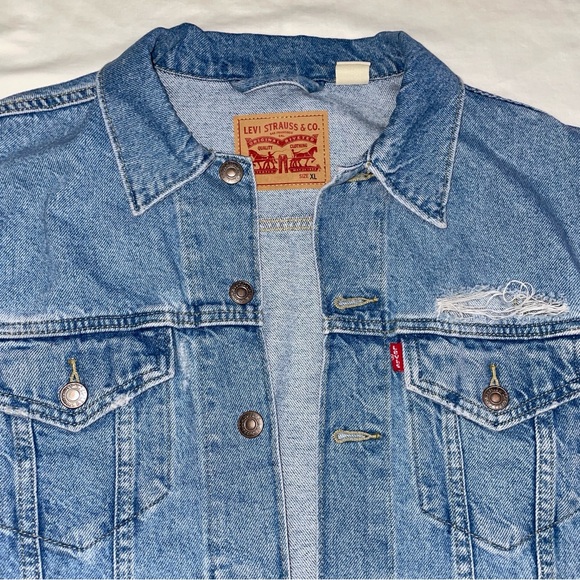 Levi’s Women’s Ex-Boyfriend Distressed Denim Trucker Jacket, Size XL - Picture 3 of 12